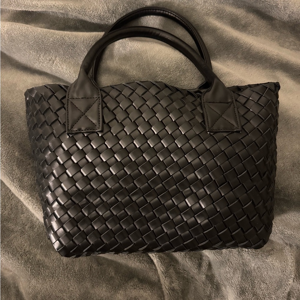 Woven shoppers tote